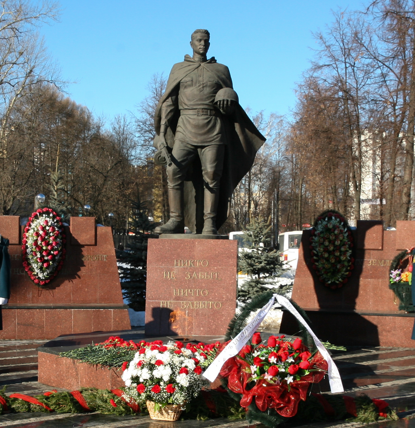 В городском округе Люберцы восстановили плитку у мемориала «Вечный огонь» |  Администрация городского округа Люберцы Московской области